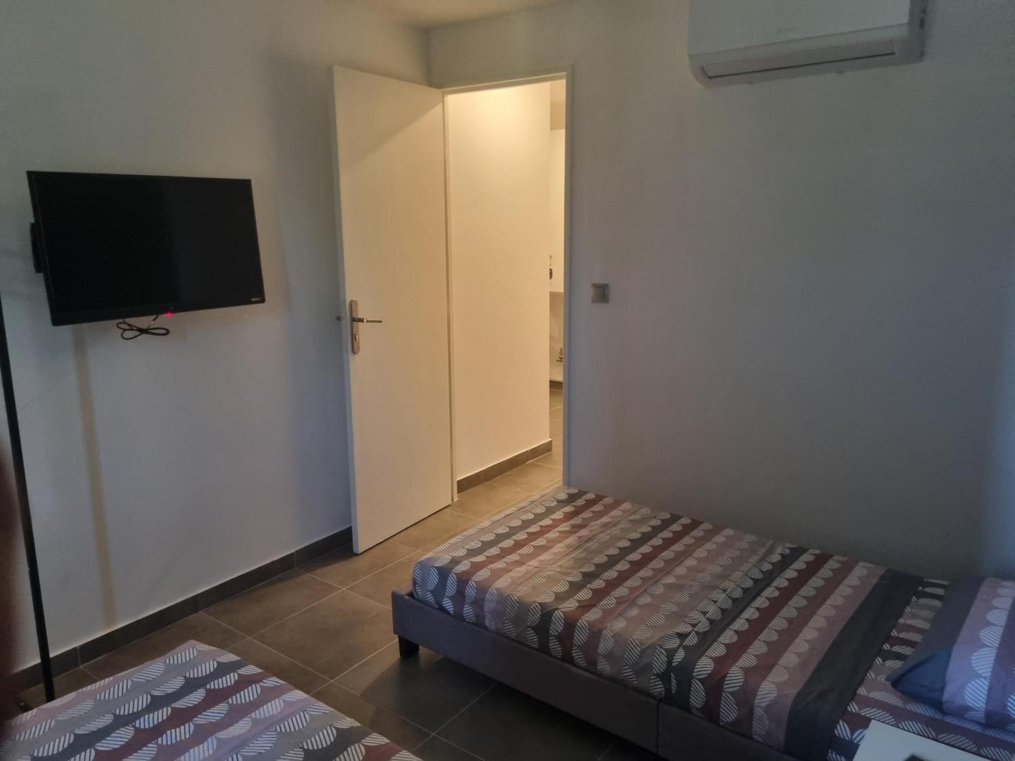Chambre Privative Renove 2024, Climatisation, Tramway Sur Place , 12 Min Centre, 16 Min Plage, Apercu Lateral Mer, 2 Wc Avec 2 Salle De Bain, Private Room Renovated 2024, Air-Conditioned , Tram On Spot, 2 Toilets And 2 Bathrooms Nice Exterior foto